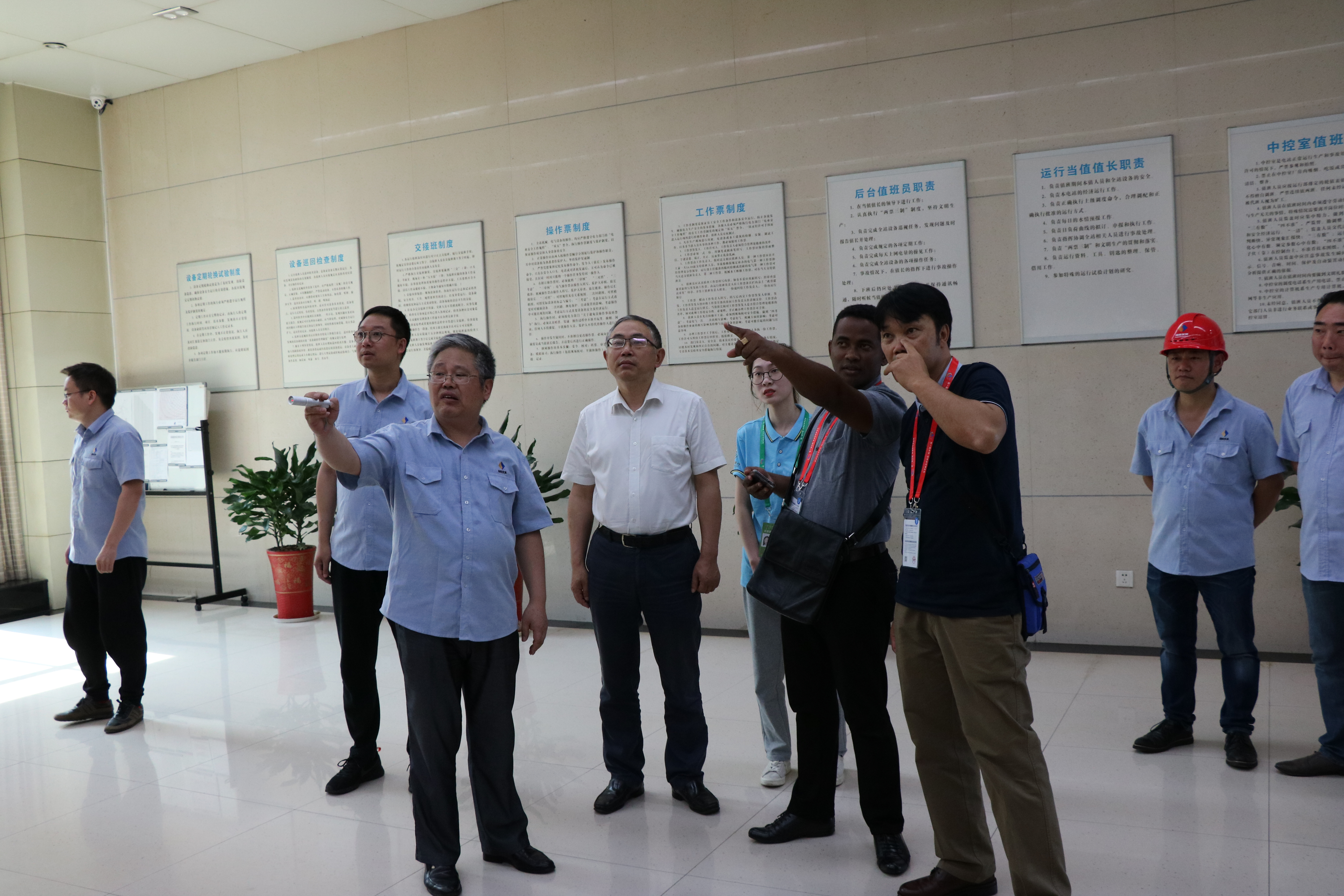 中非经贸博览会马达加斯加共和国参会人员参观株洲航电分（中国）有限责任韦德网站